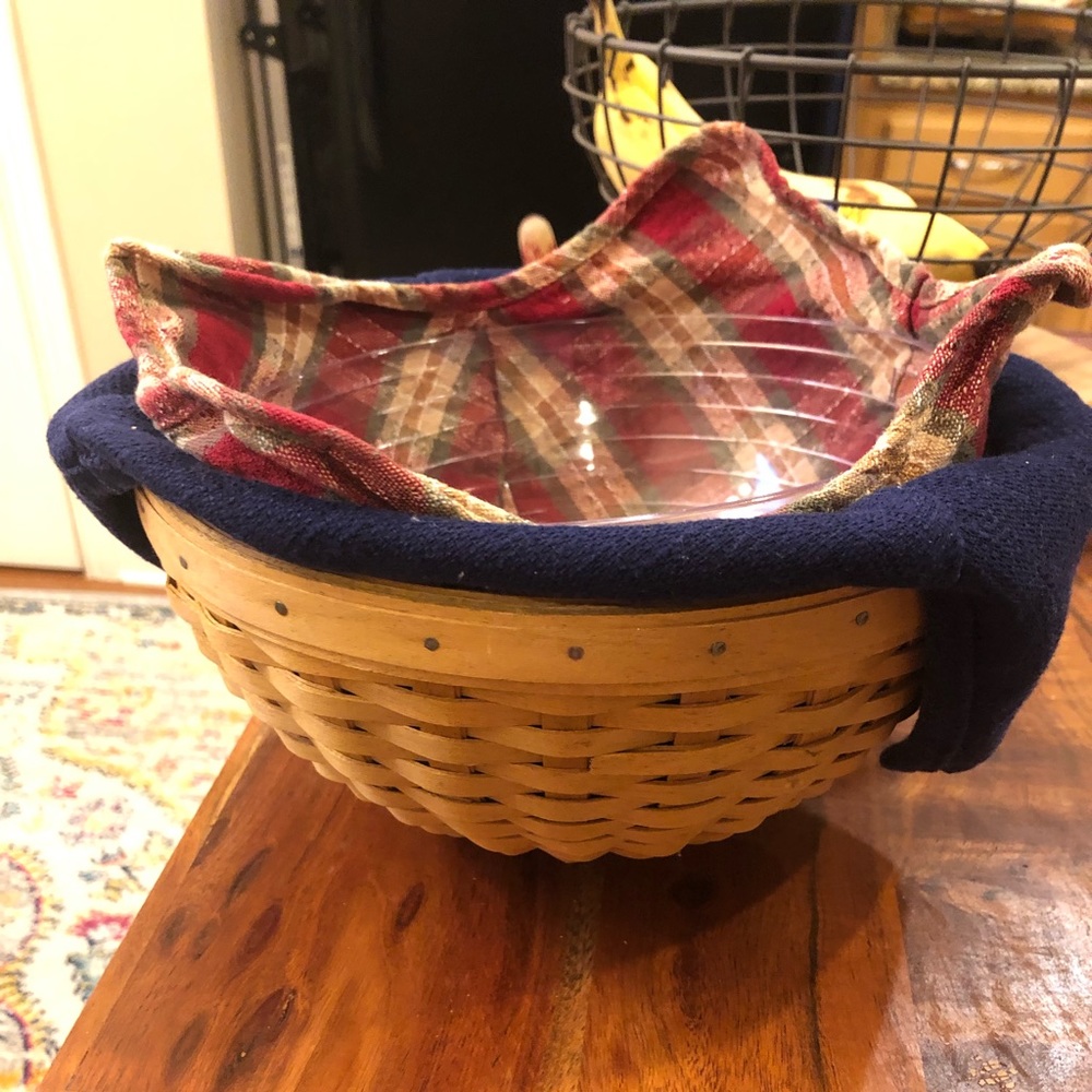 Longaberger 9” nesting basket bowl with 2 liners and 1 plastic protector